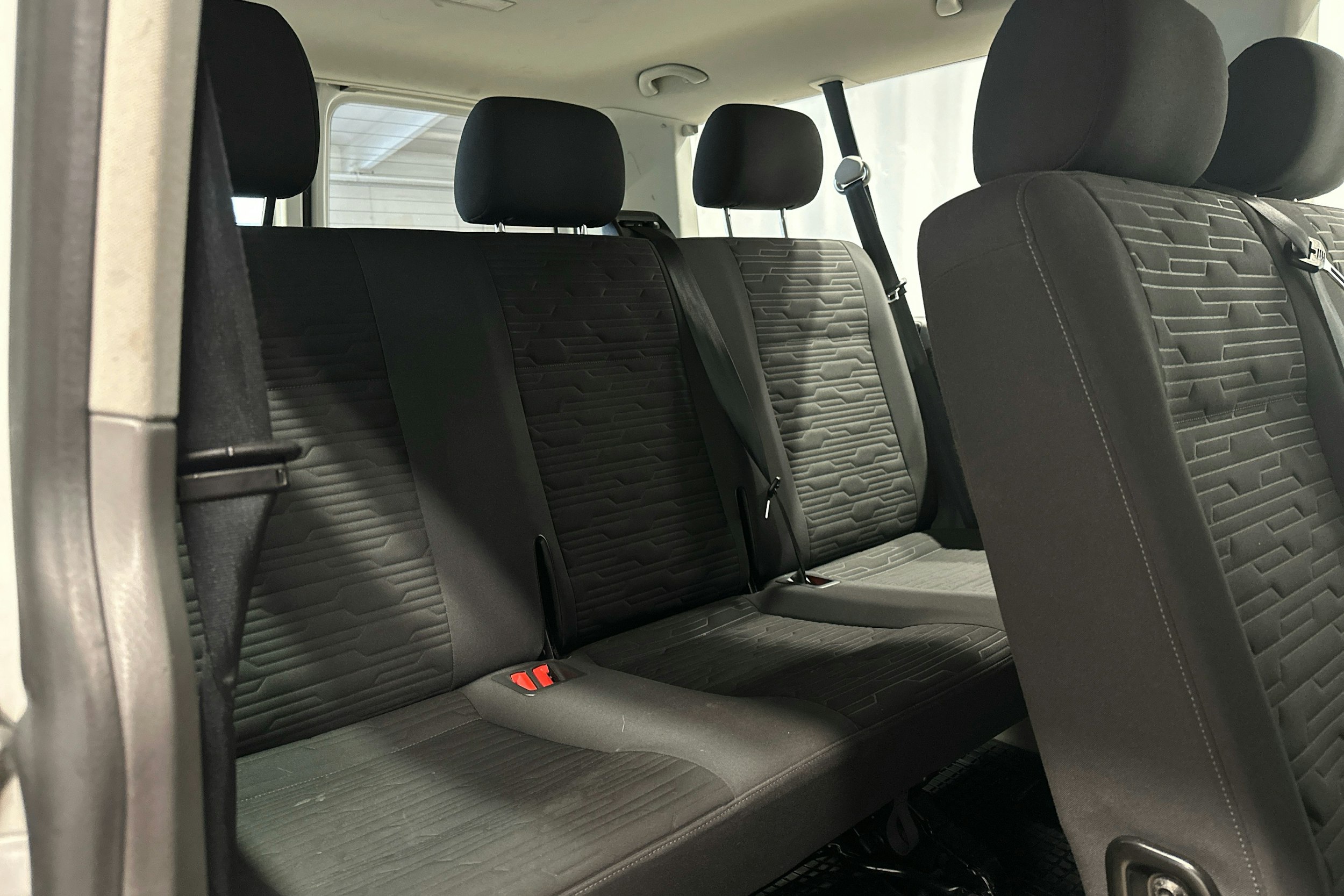 valkoinen Volkswagen Caravelle 2020 kuva 11.