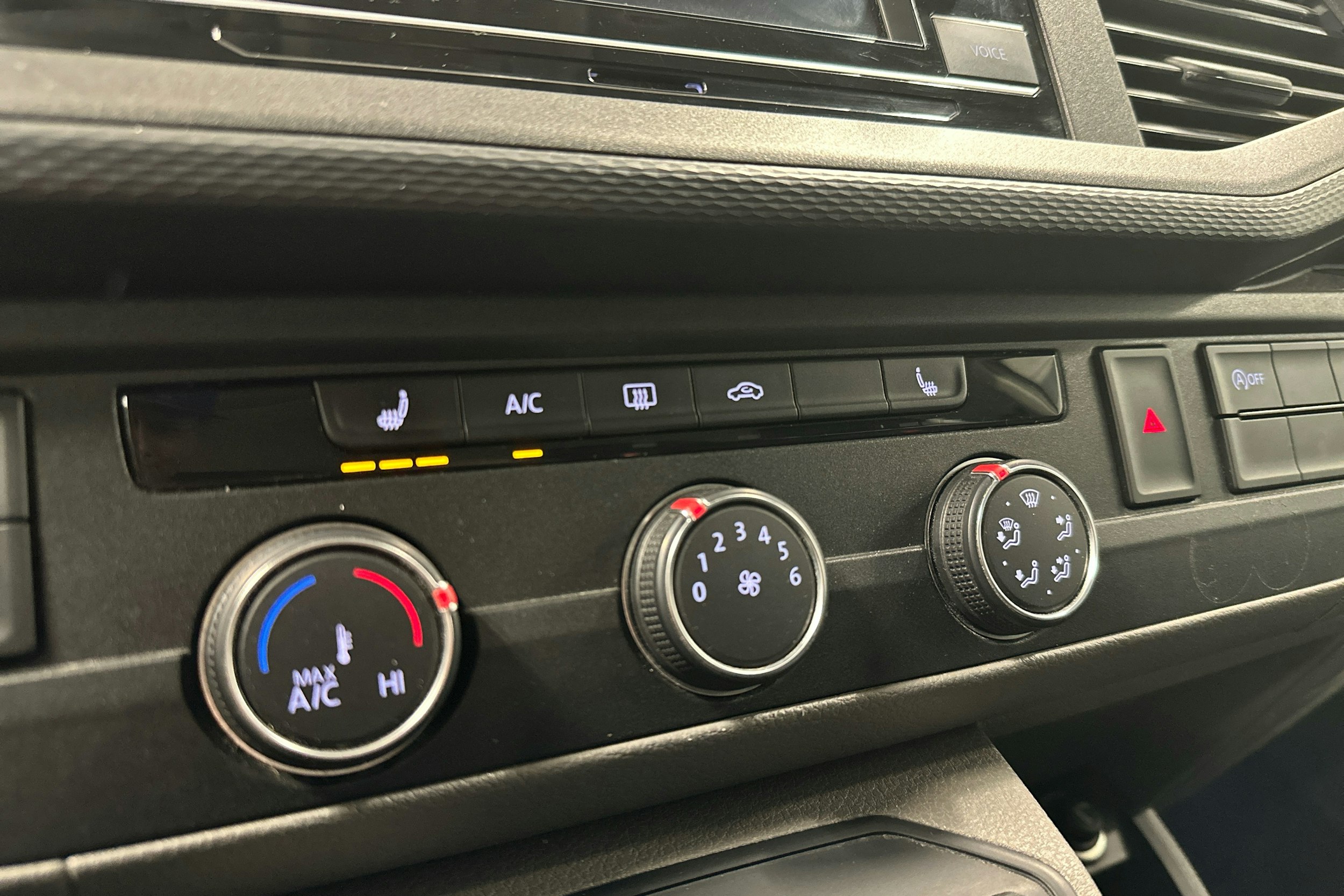 valkoinen Volkswagen Caravelle 2020 kuva 17.
