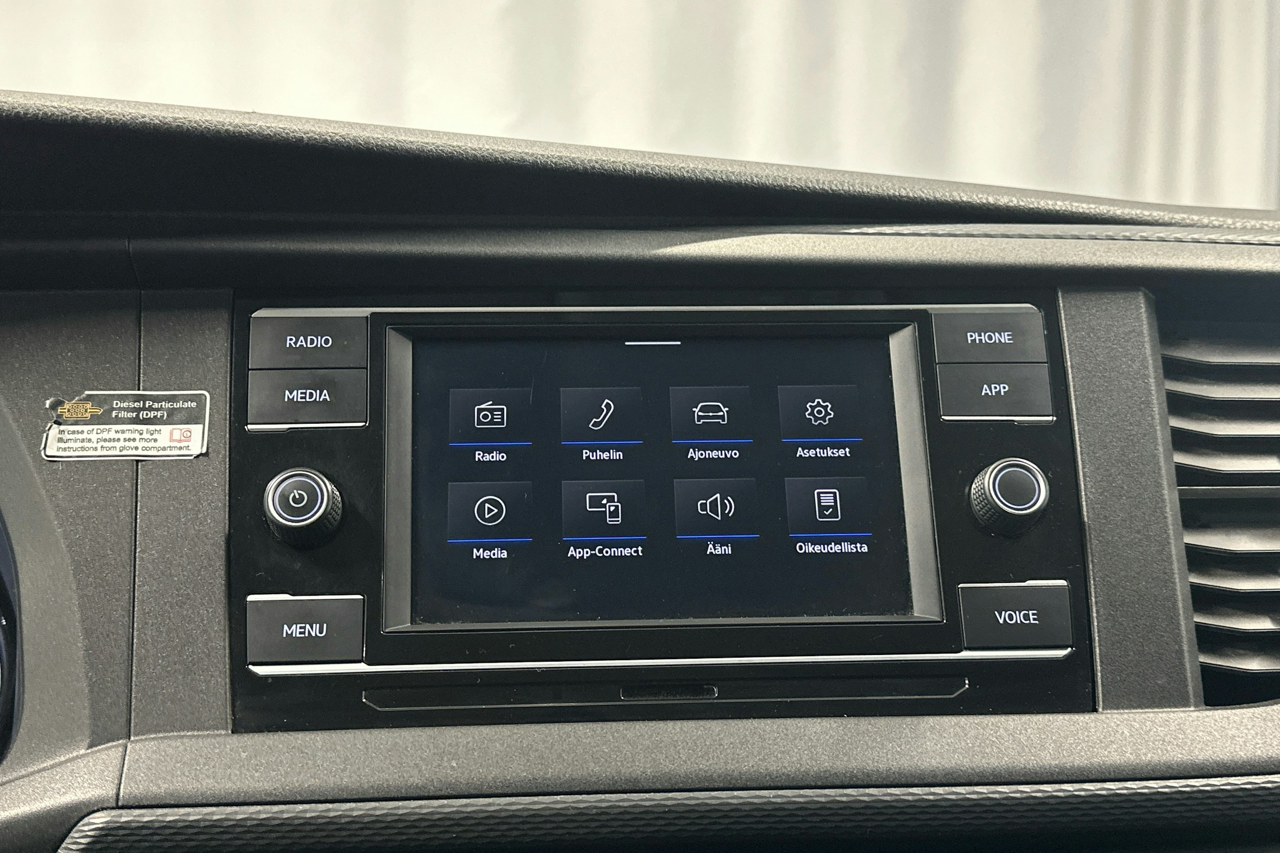 valkoinen Volkswagen Caravelle 2020 kuva 19.