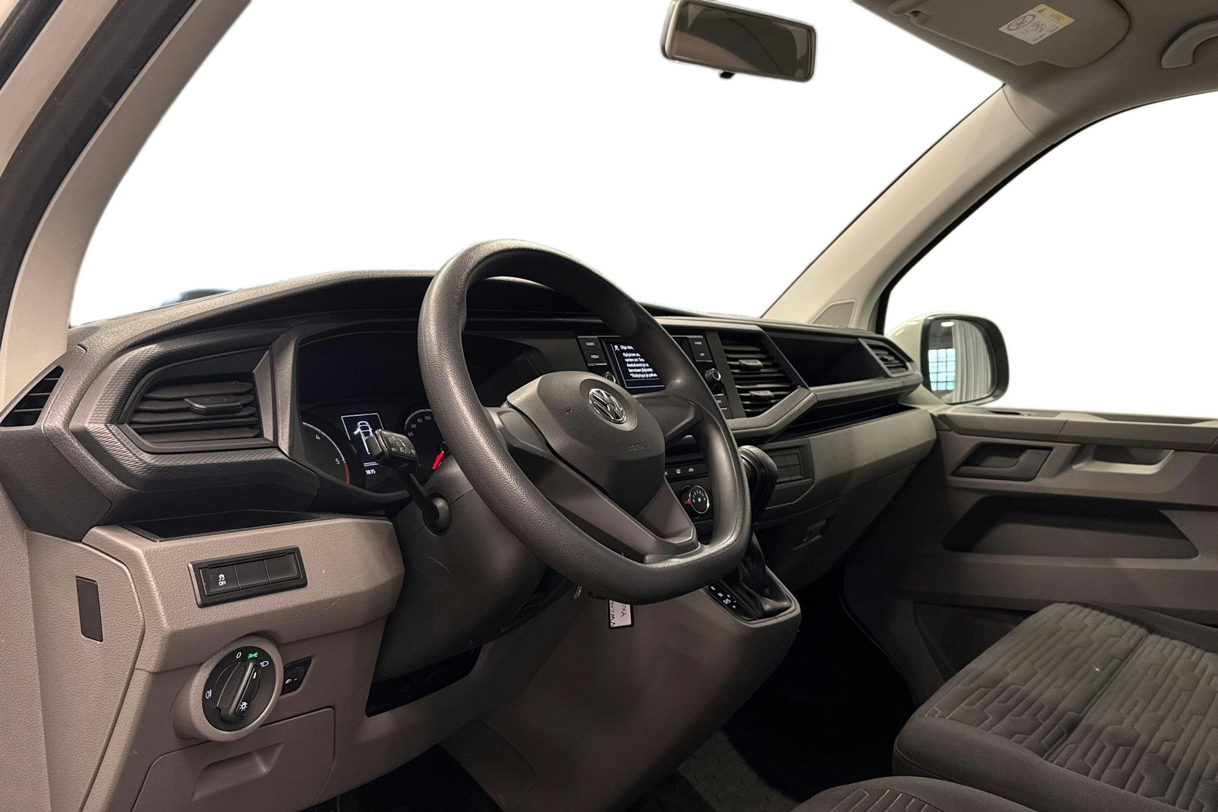 valkoinen Volkswagen Caravelle 2020 kuva 6.