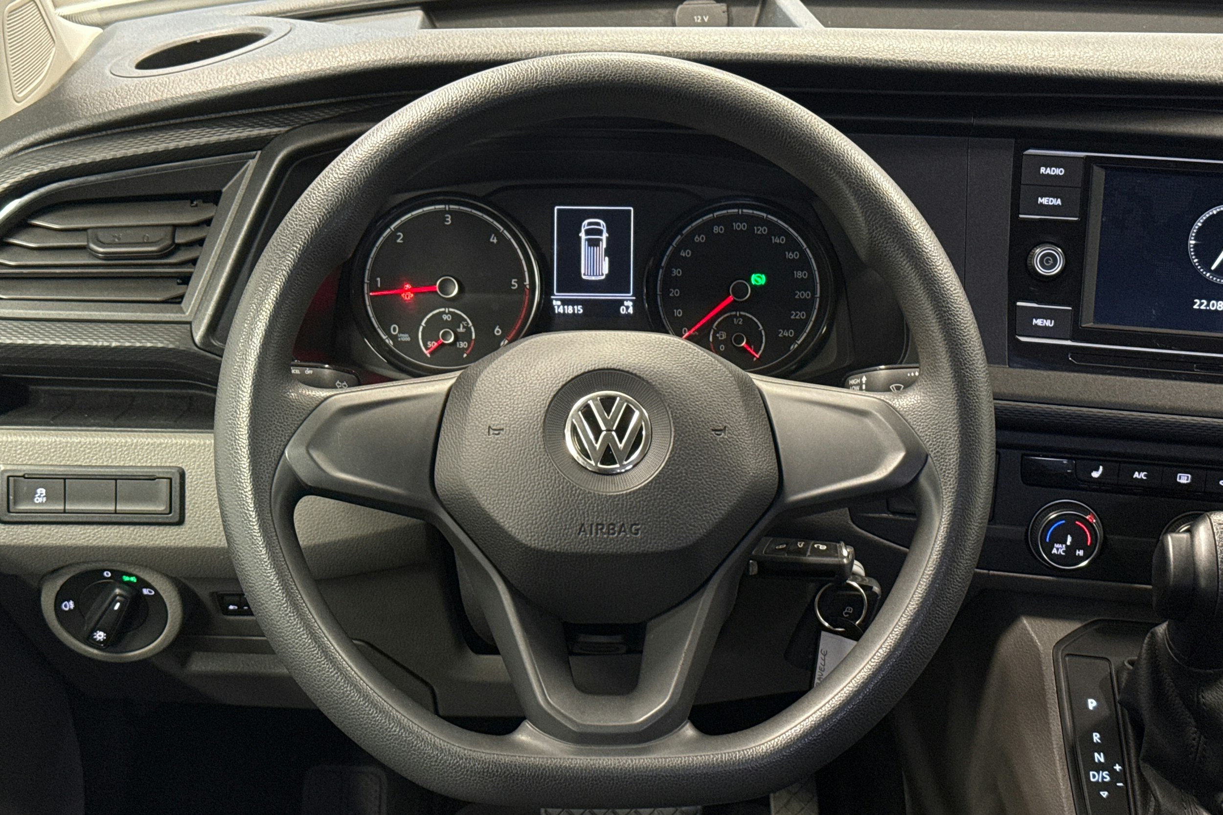 valkoinen Volkswagen Caravelle 2020 kuva 12.