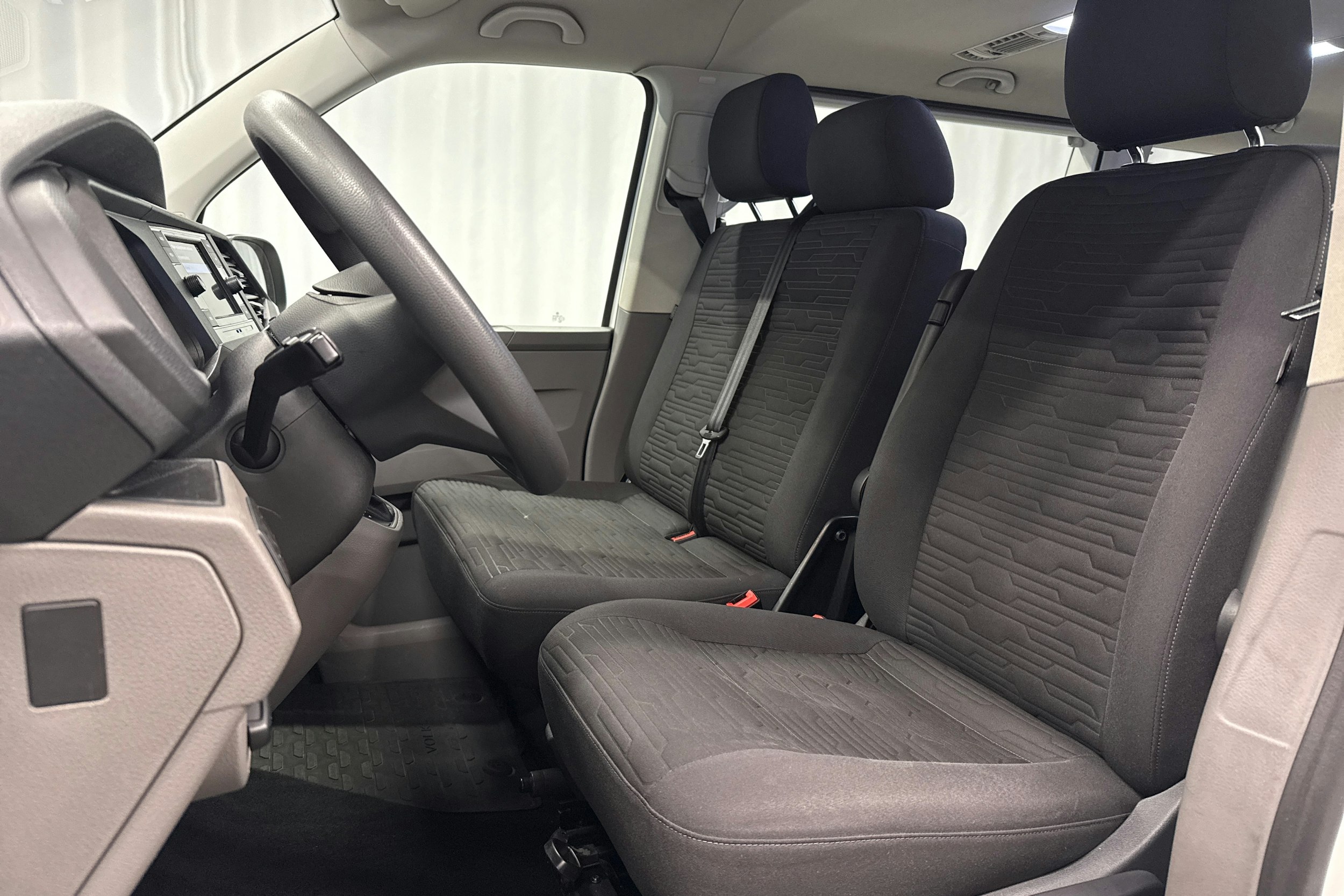 valkoinen Volkswagen Caravelle 2020 kuva 18.