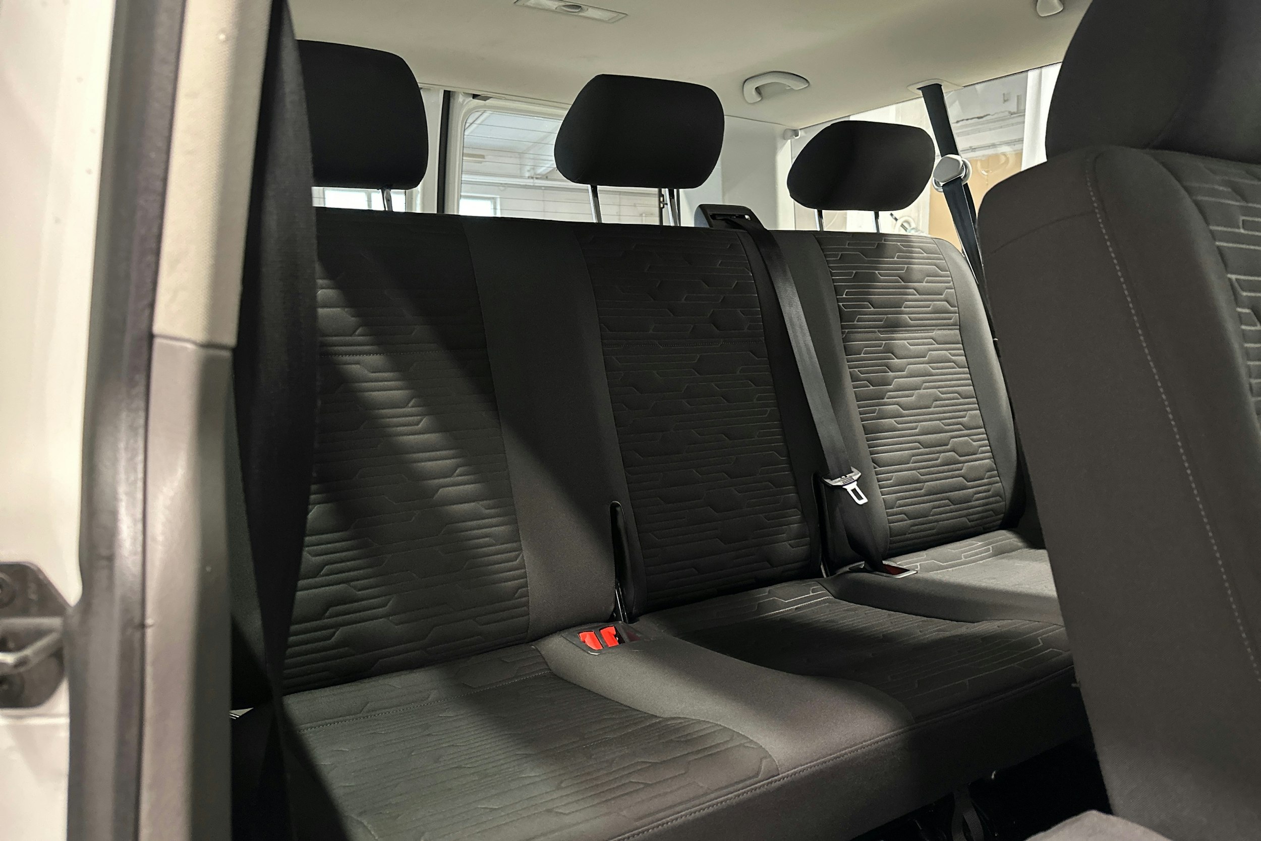 valkoinen Volkswagen Caravelle 2020 kuva 14.