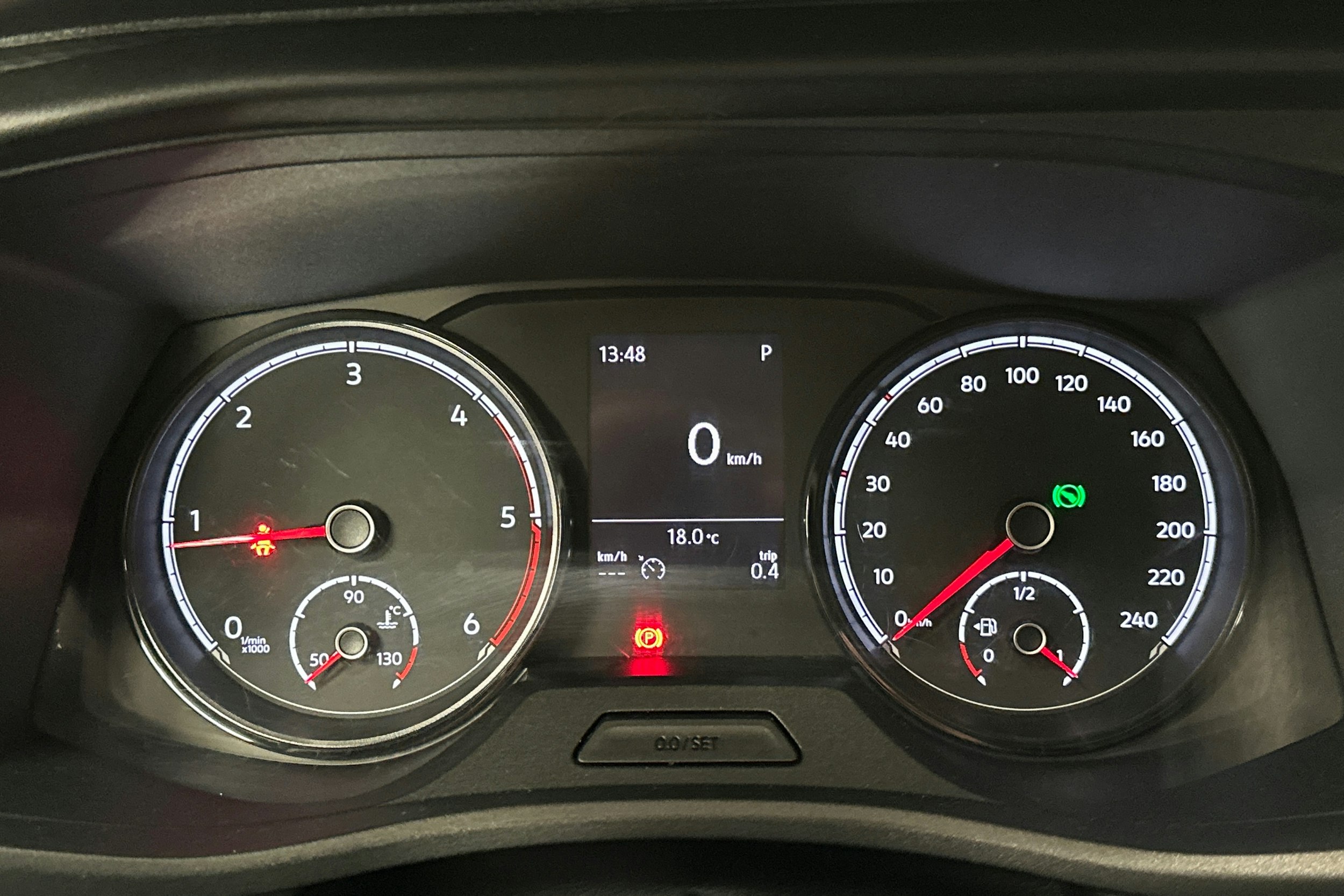 valkoinen Volkswagen Caravelle 2020 kuva 18.