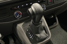 valkoinen Volkswagen Caravelle 2020 kuva 20.