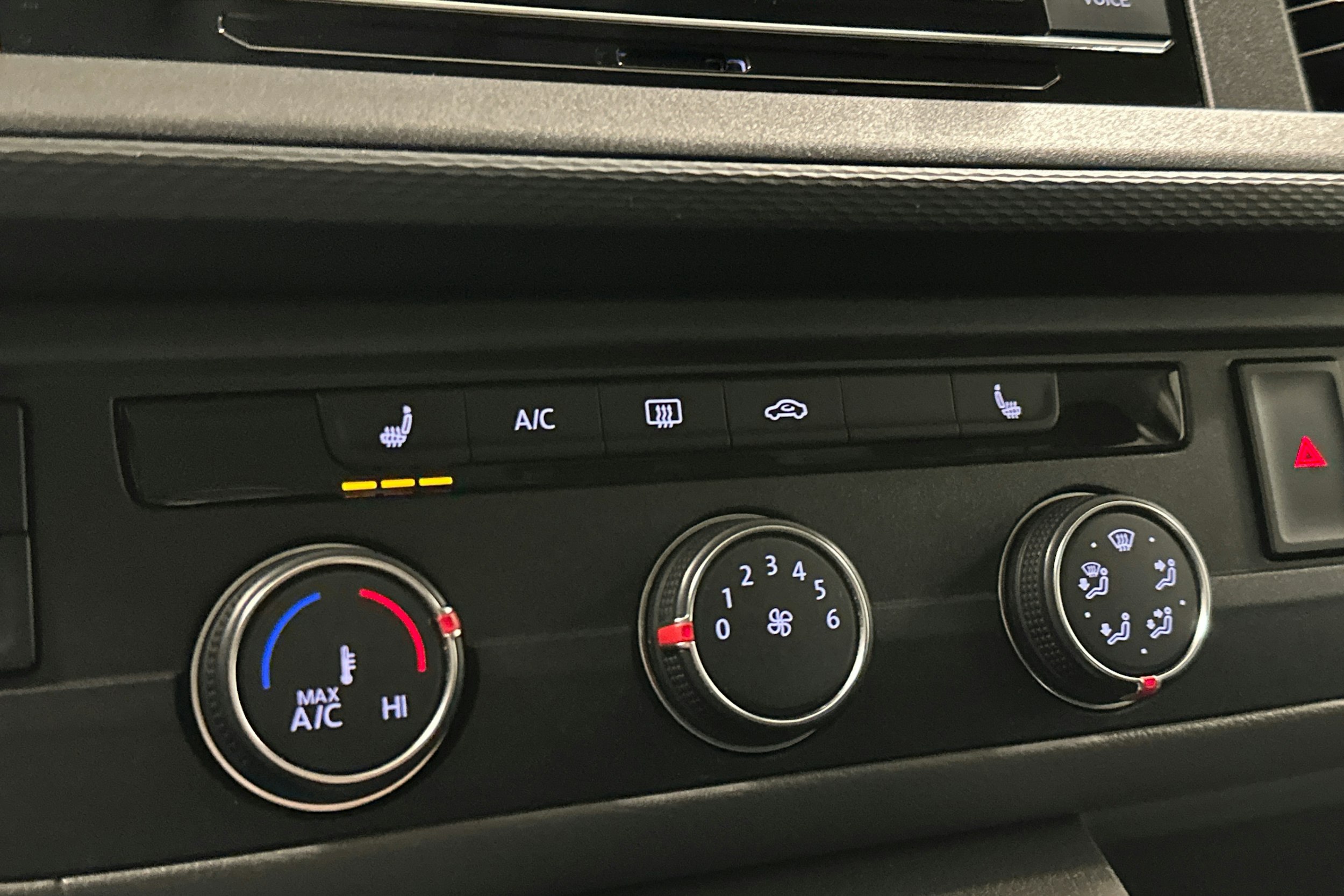 valkoinen Volkswagen Caravelle 2020 kuva 21.