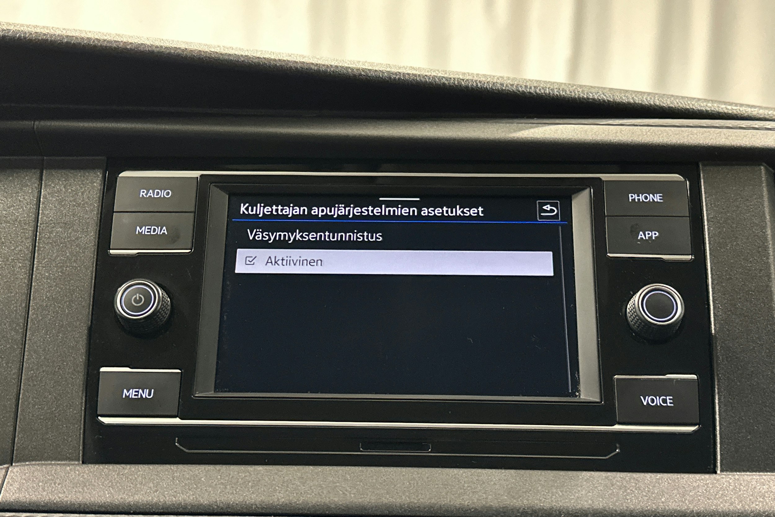 valkoinen Volkswagen Caravelle 2020 kuva 24.