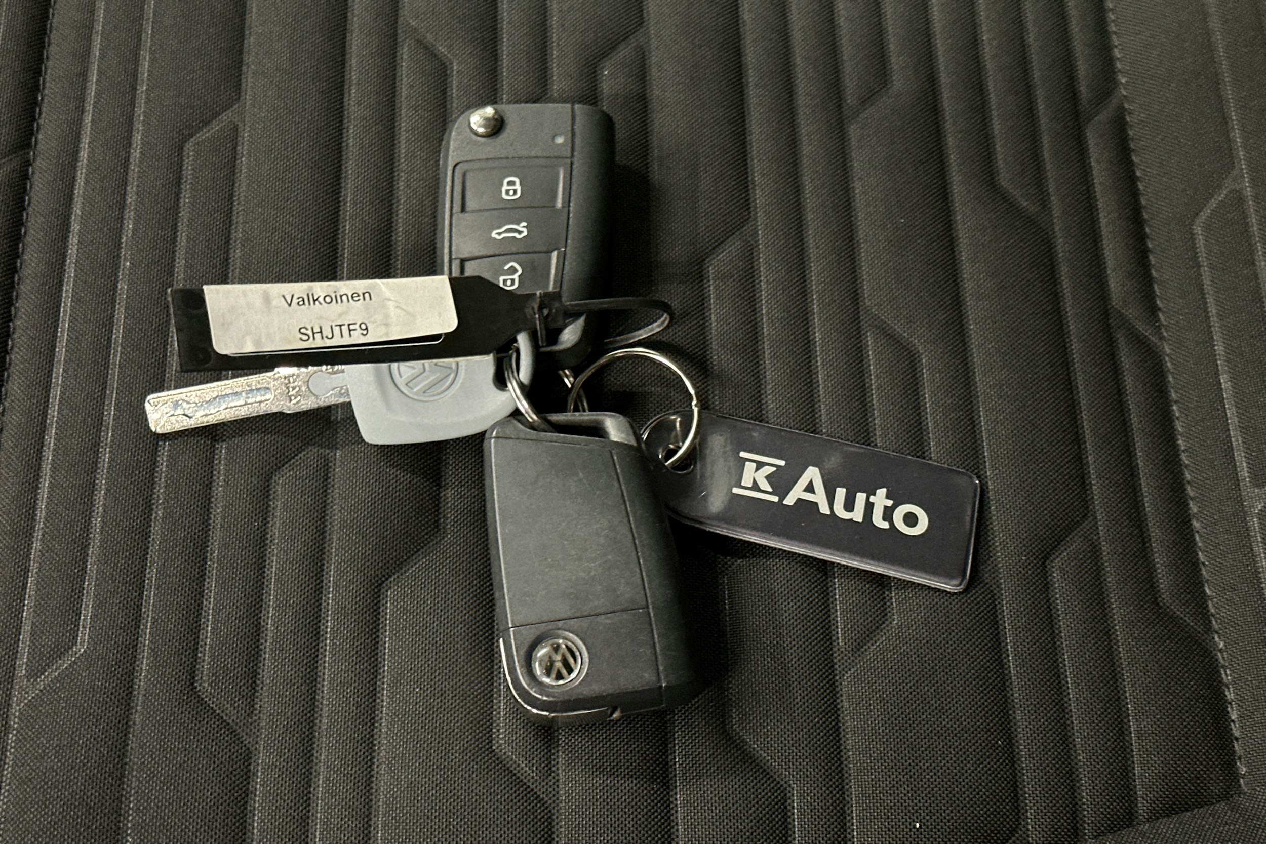 valkoinen Volkswagen Caravelle 2020 kuva 28.