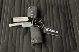 valkoinen Volkswagen Caravelle 2020 kuva 28.