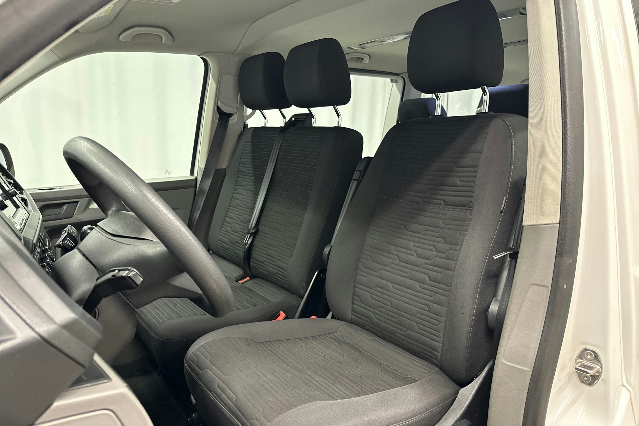 valkoinen Volkswagen Caravelle 2020 kuva 13.