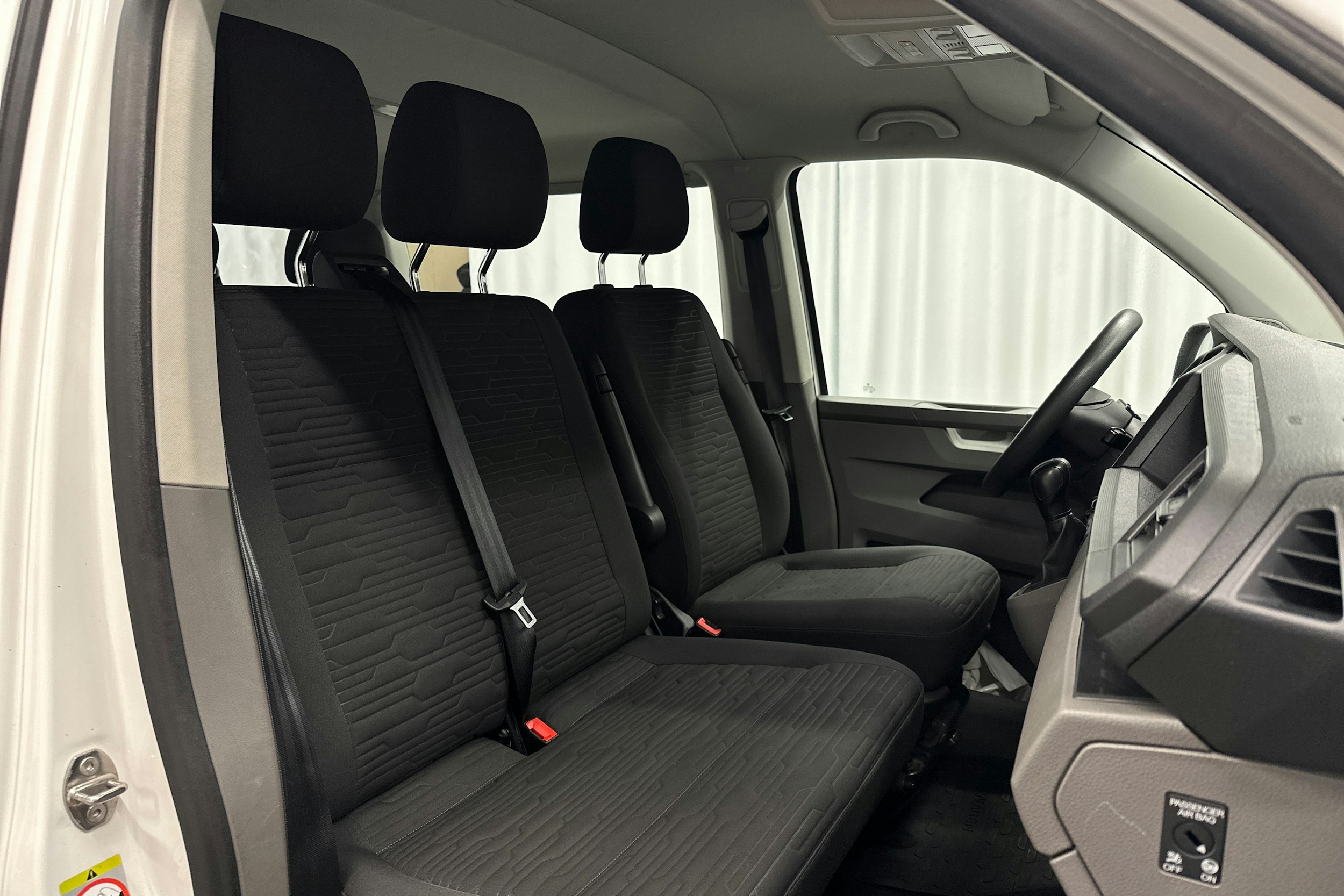 valkoinen Volkswagen Caravelle 2020 kuva 14.