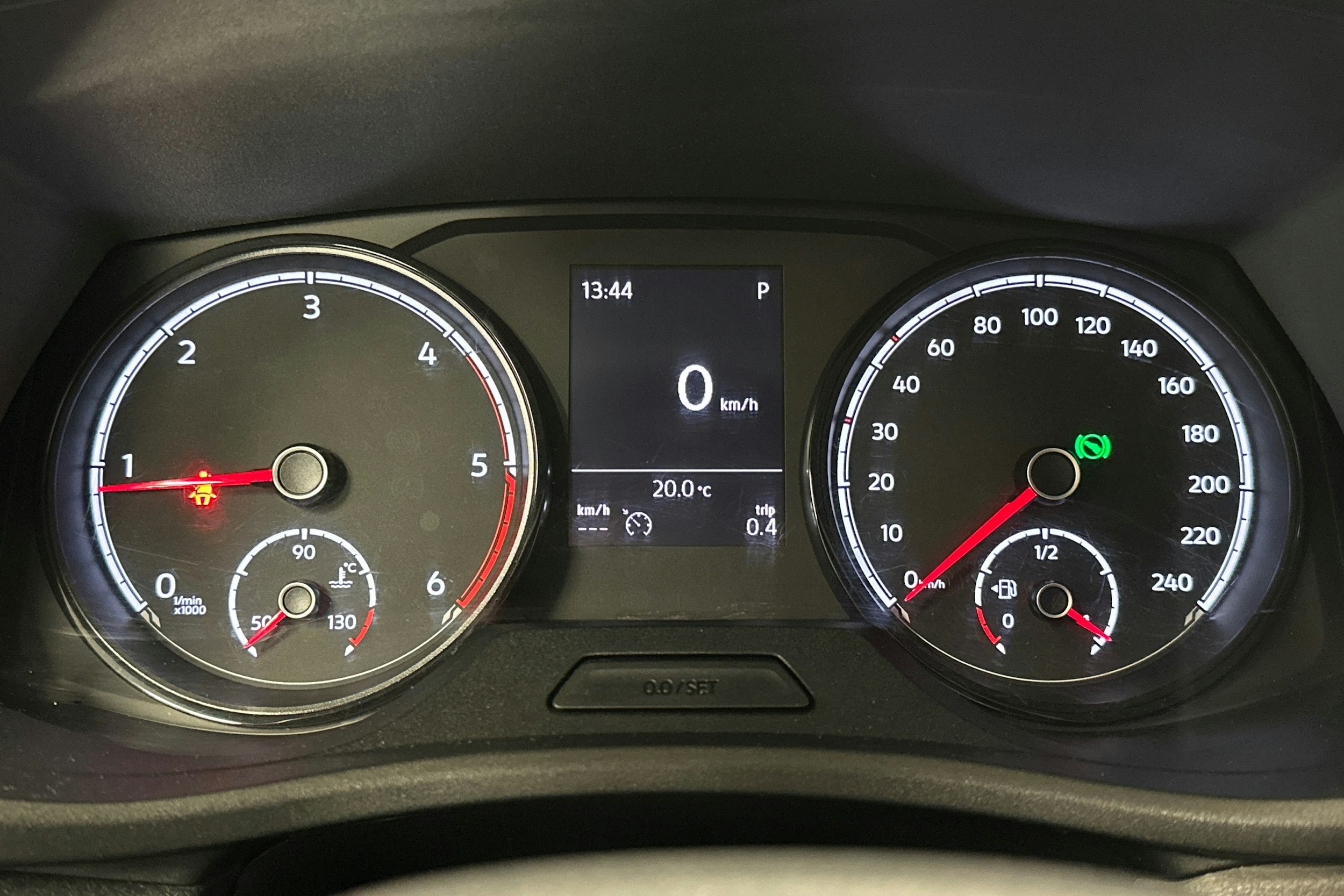 valkoinen Volkswagen Caravelle 2020 kuva 16.