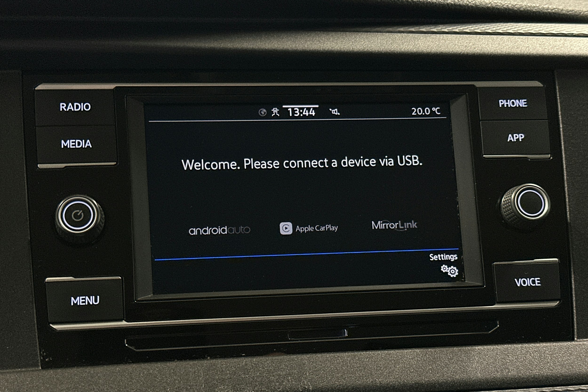 valkoinen Volkswagen Caravelle 2020 kuva 18.