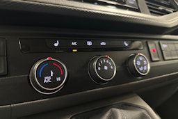 valkoinen Volkswagen Caravelle 2020 kuva 19.