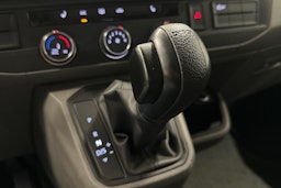 valkoinen Volkswagen Caravelle 2020 kuva 20.