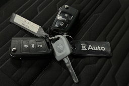 valkoinen Volkswagen Caravelle 2020 kuva 22.