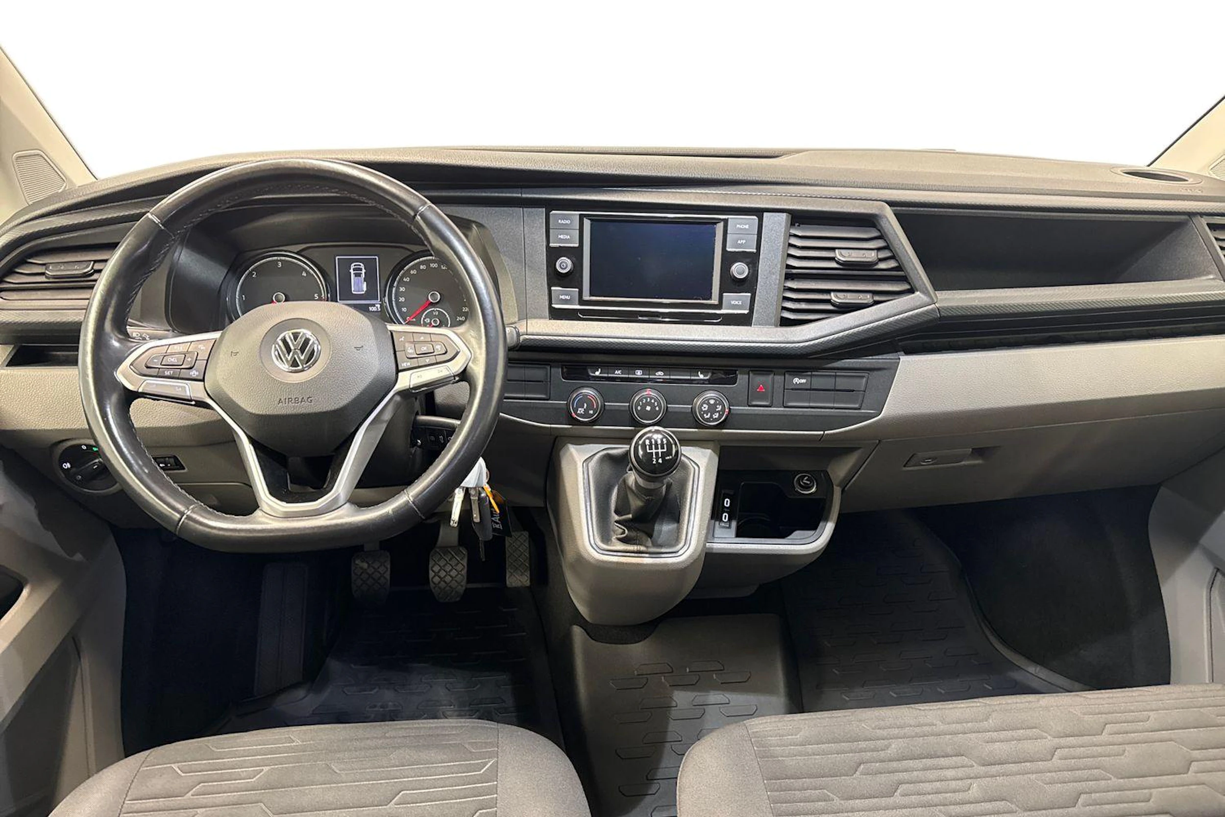 sininen Volkswagen Caravelle 2020 kuva 9.