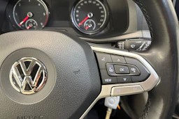 sininen Volkswagen Caravelle 2020 kuva 17.