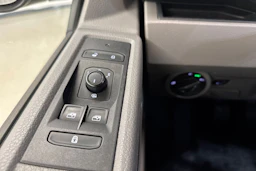 sininen Volkswagen Caravelle 2020 kuva 19.
