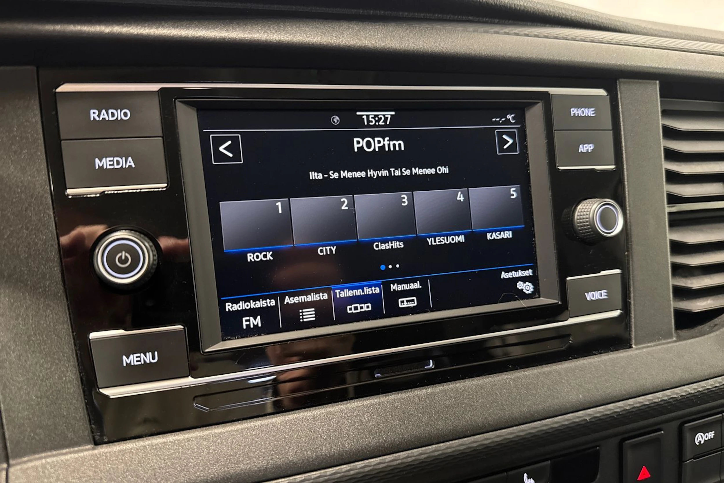 sininen Volkswagen Caravelle 2020 kuva 21.