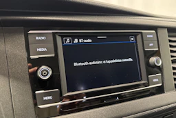 sininen Volkswagen Caravelle 2020 kuva 22.