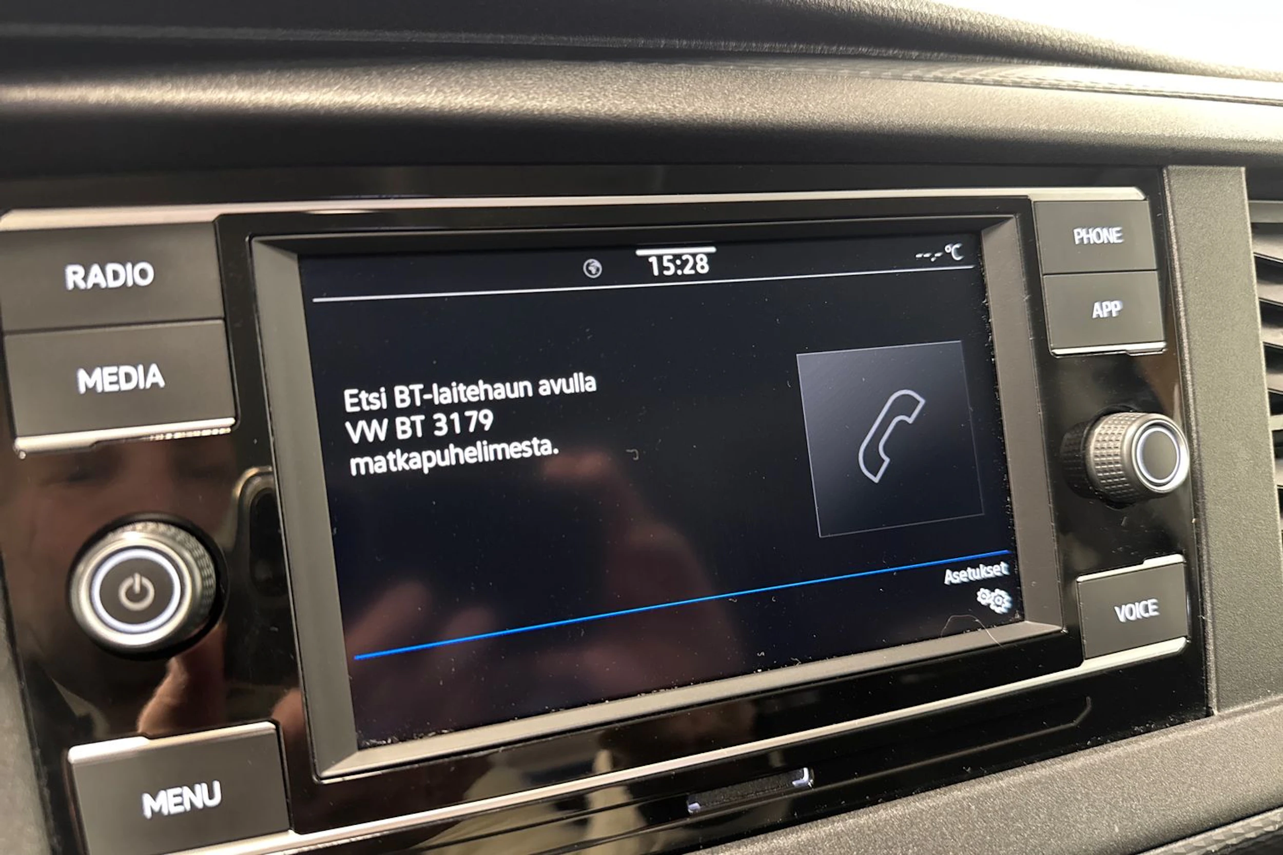 sininen Volkswagen Caravelle 2020 kuva 23.