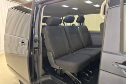 sininen Volkswagen Caravelle 2020 kuva 31.