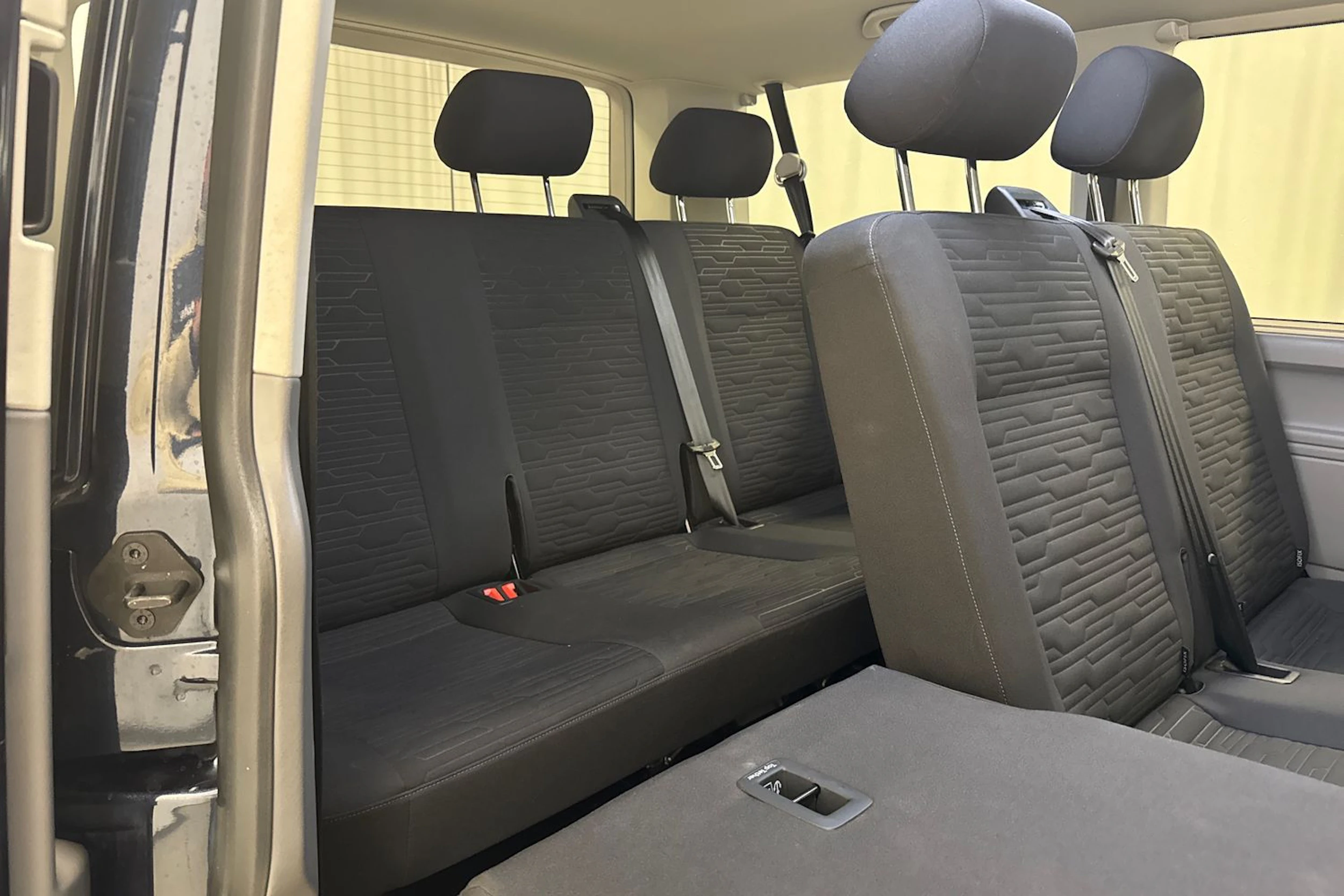 sininen Volkswagen Caravelle 2020 kuva 34.