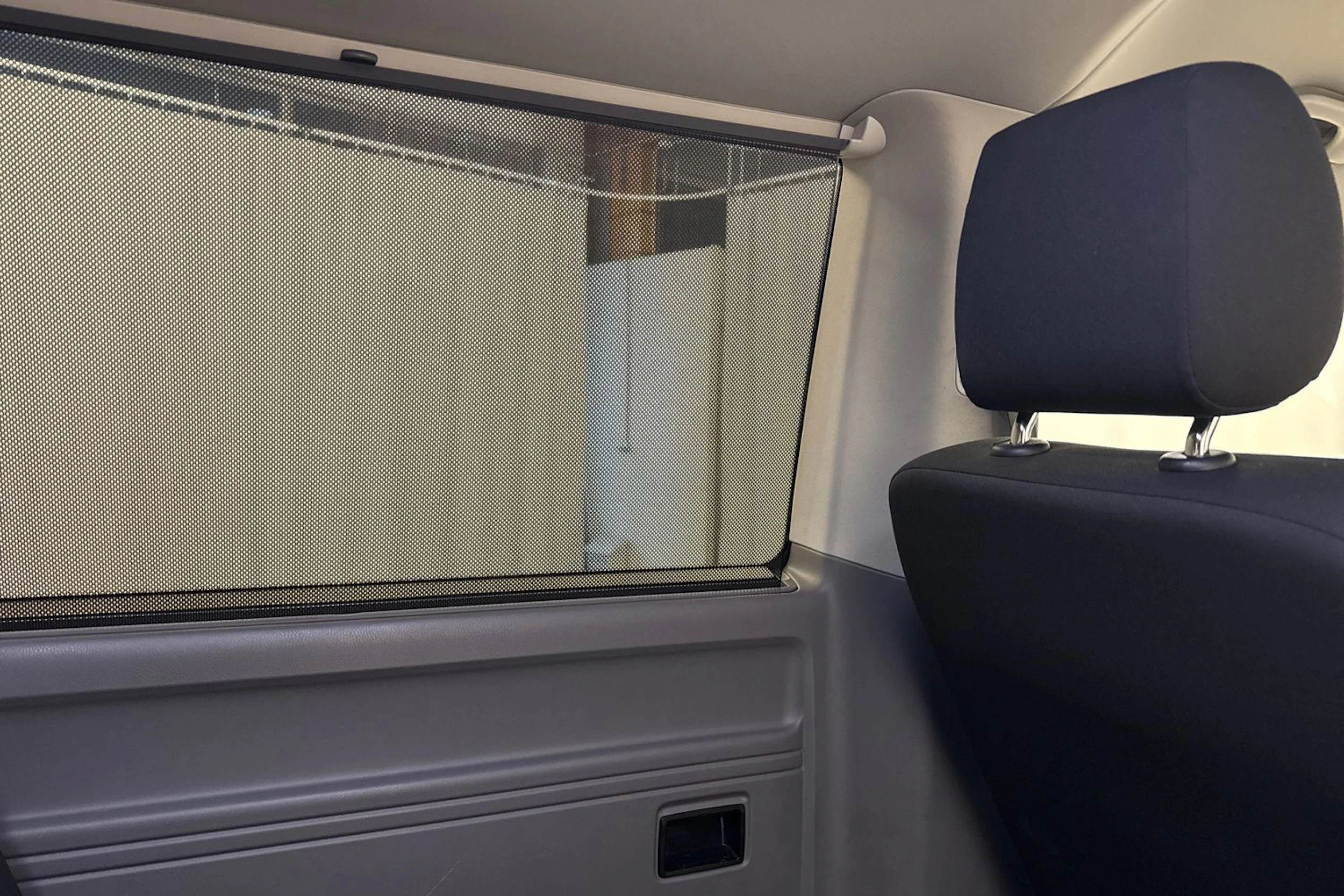 sininen Volkswagen Caravelle 2020 kuva 36.