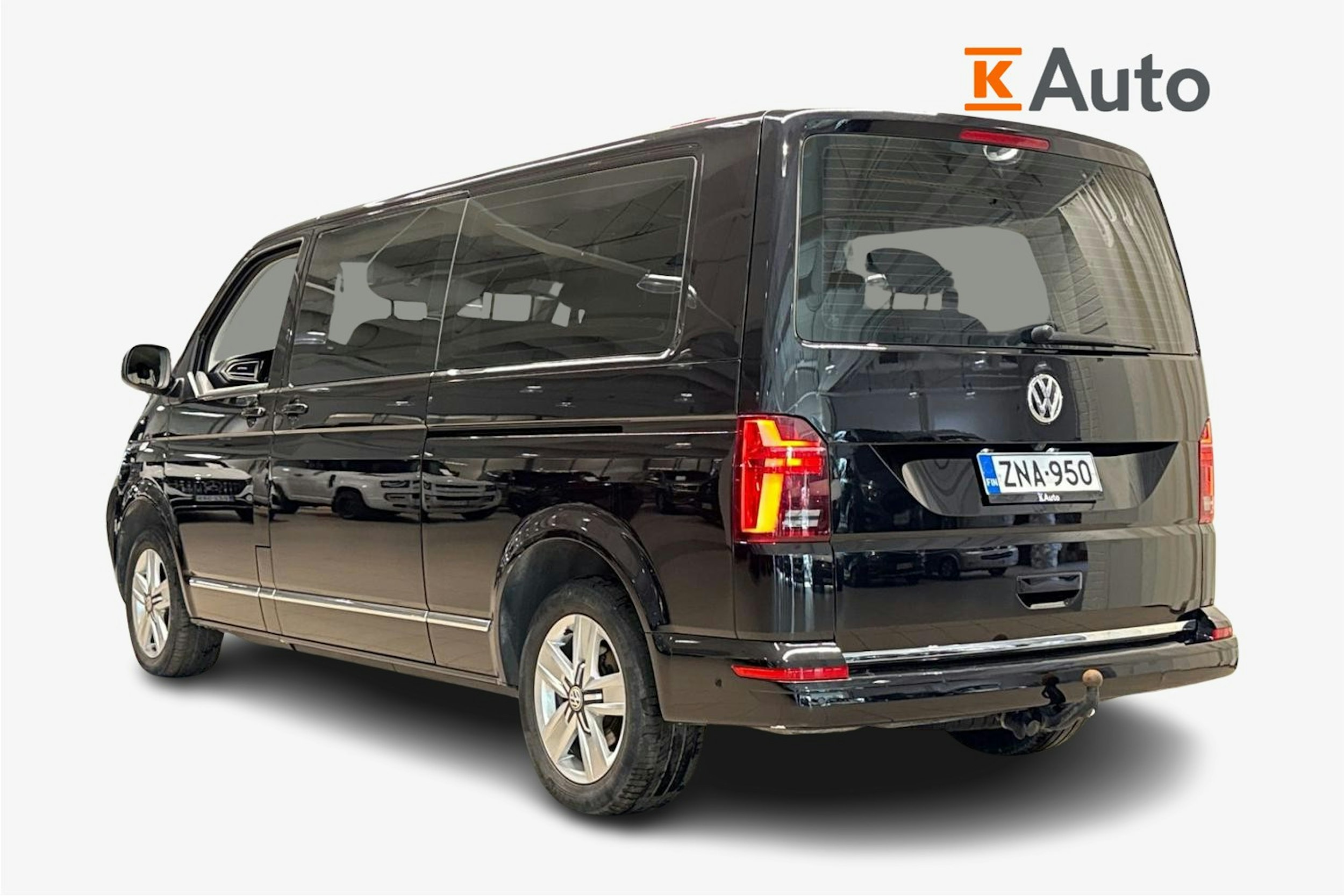 musta Volkswagen Caravelle 2020 kuva 2.