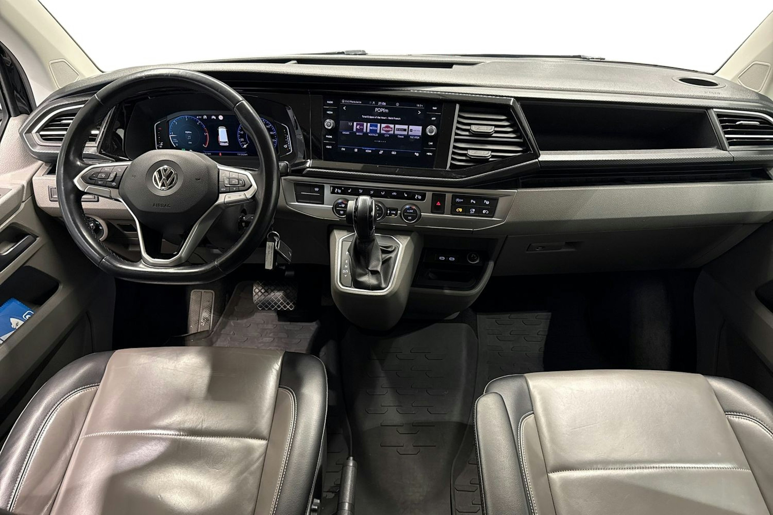 musta Volkswagen Caravelle 2020 kuva 9.