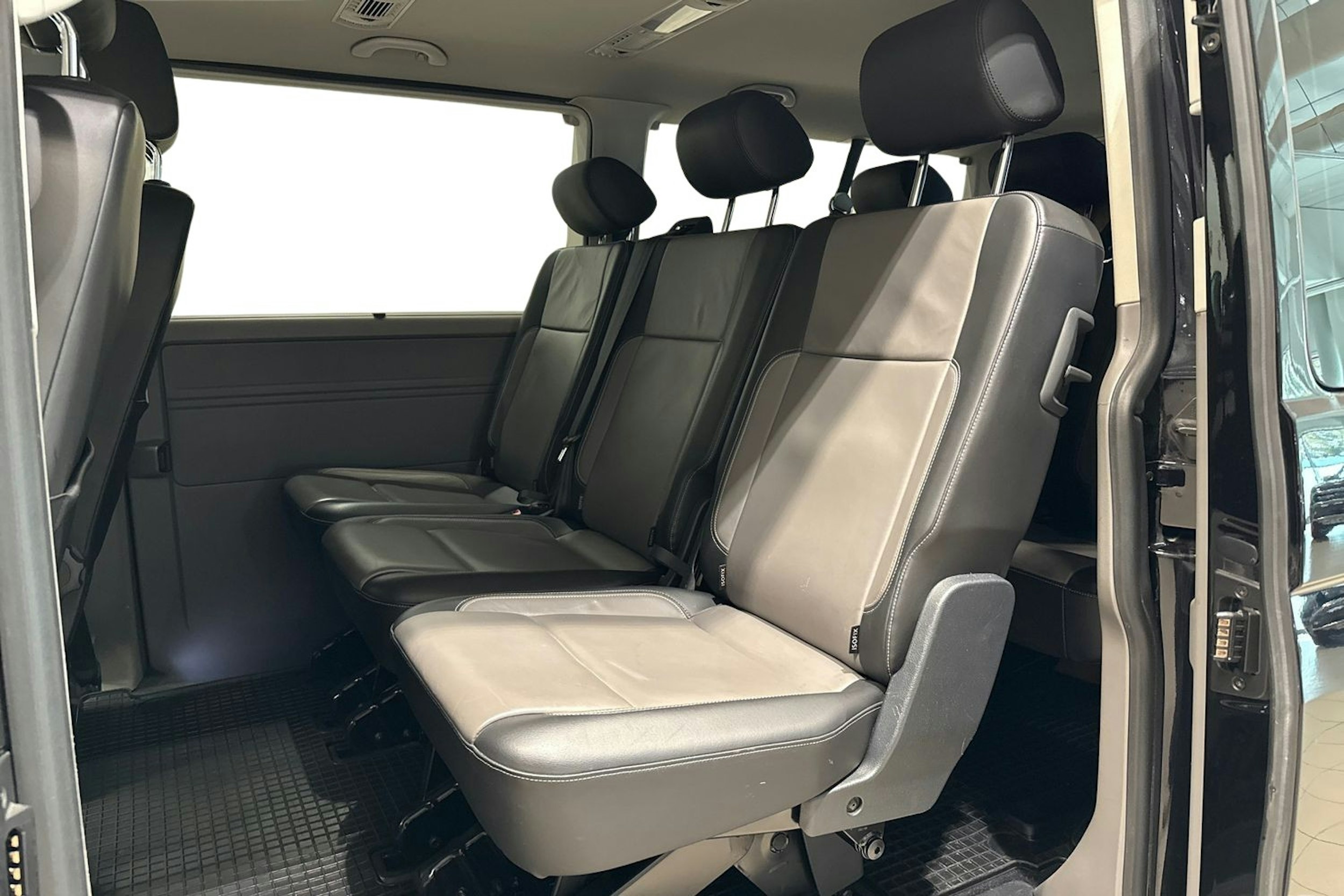 musta Volkswagen Caravelle 2020 kuva 10.