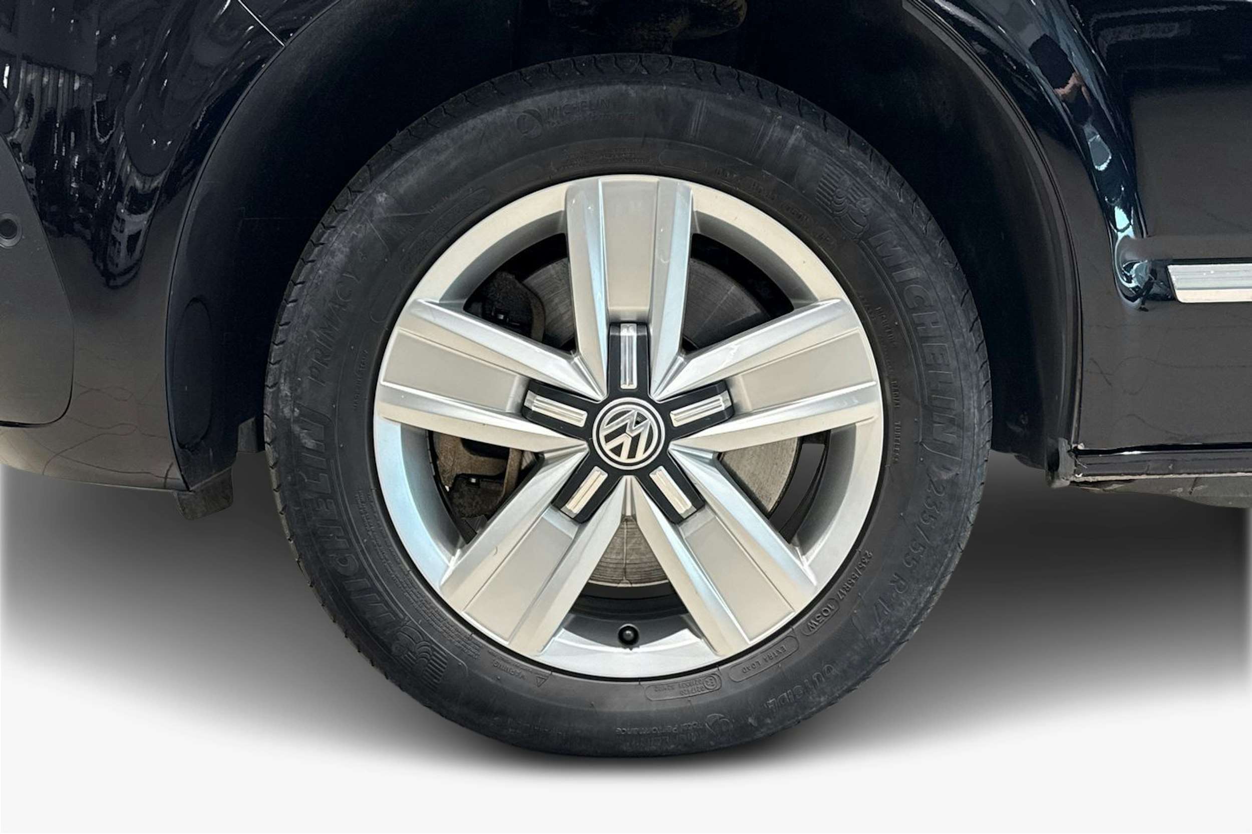 musta Volkswagen Caravelle 2020 kuva 11.
