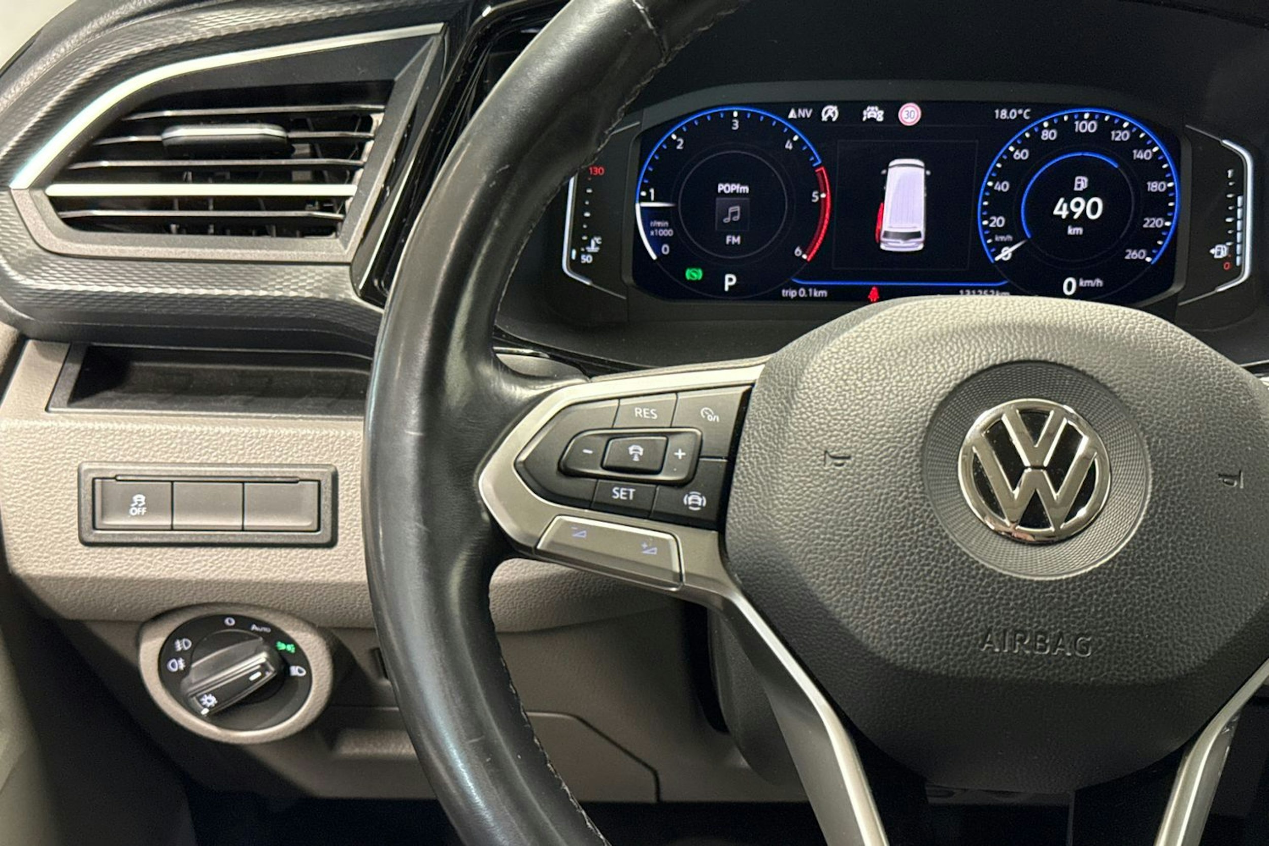 musta Volkswagen Caravelle 2020 kuva 14.