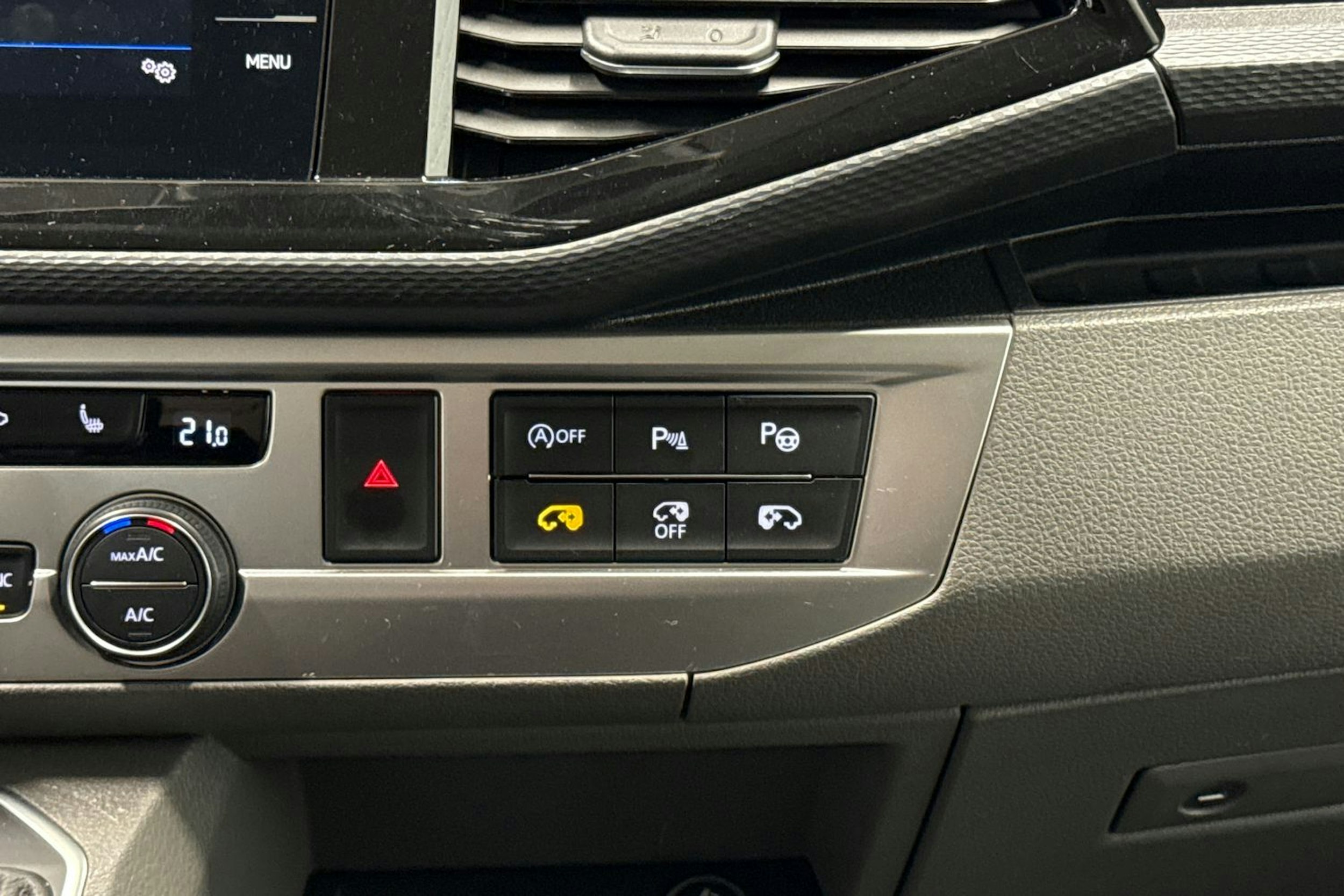 musta Volkswagen Caravelle 2020 kuva 17.