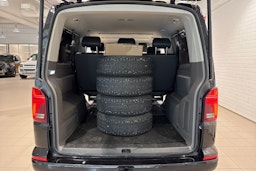 musta Volkswagen Caravelle 2020 kuva 21.