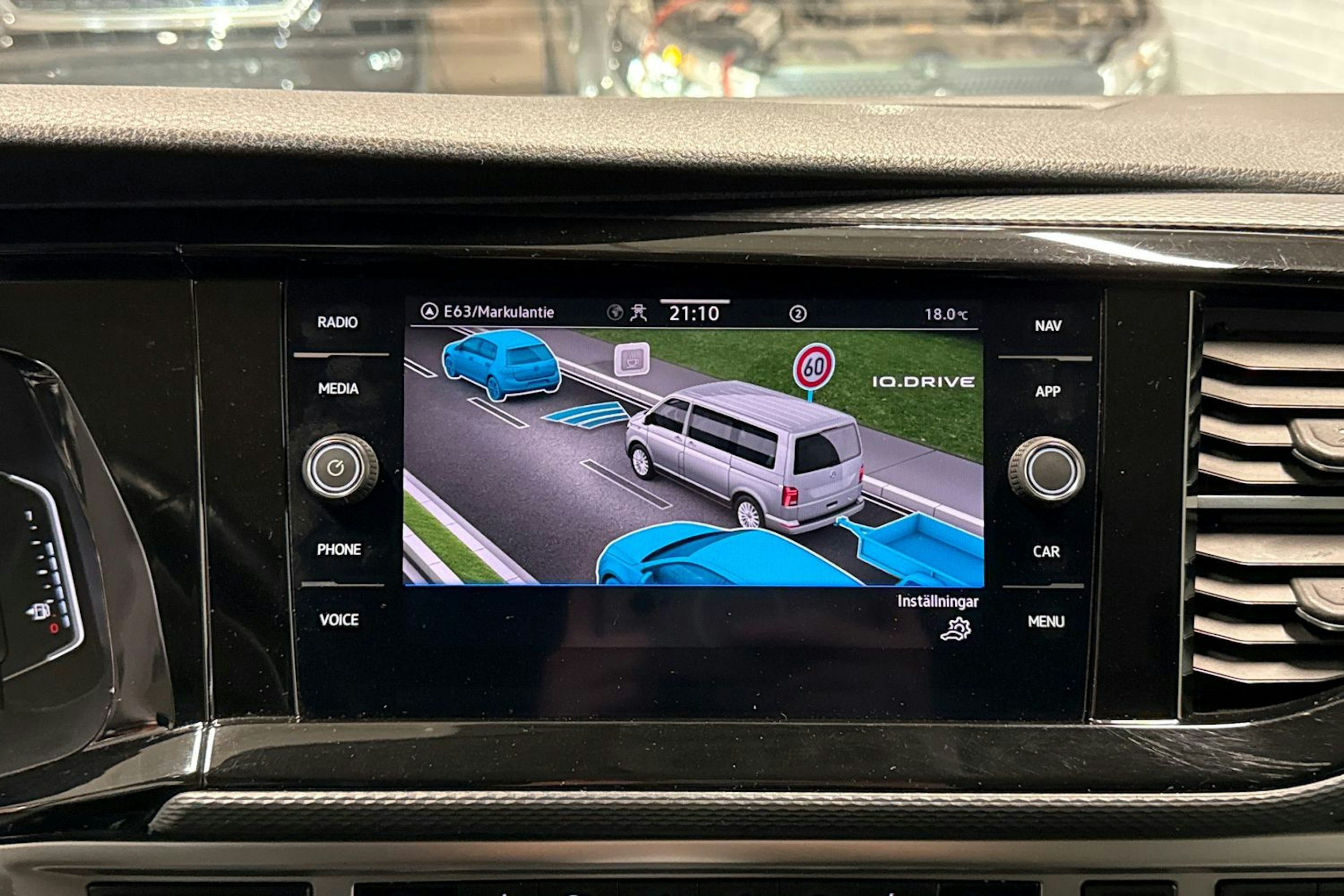 musta Volkswagen Caravelle 2020 kuva 27.