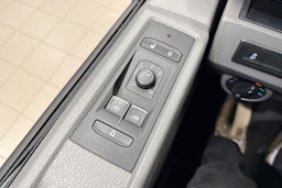 musta Volkswagen Caravelle 2020 kuva 29.