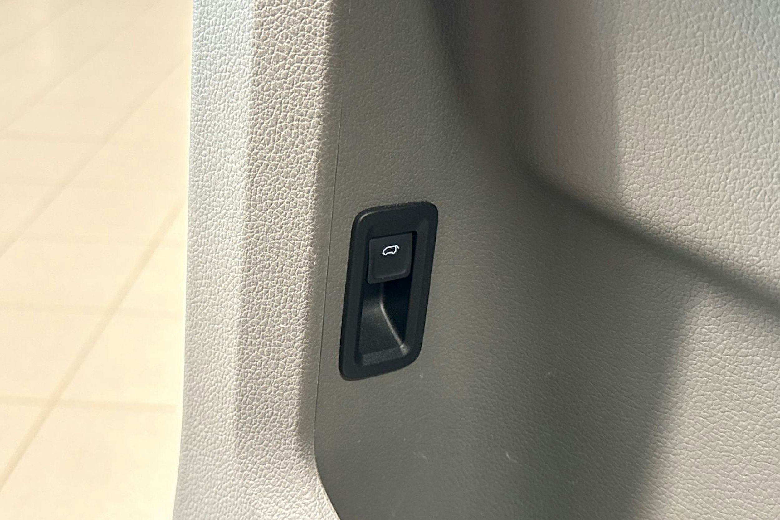 musta Volkswagen Caravelle 2020 kuva 30.
