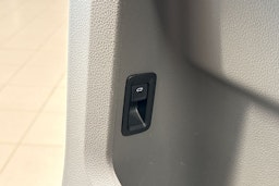 musta Volkswagen Caravelle 2020 kuva 30.