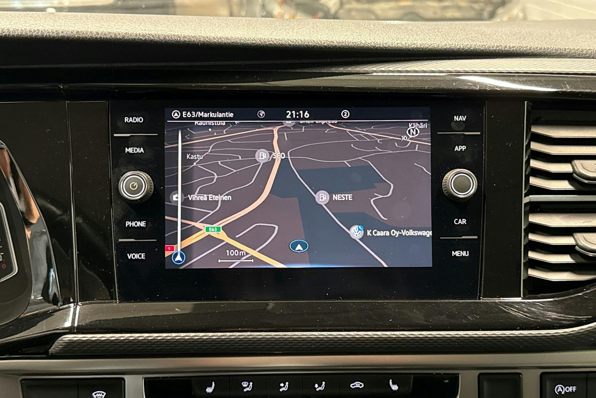 musta Volkswagen Caravelle 2020 kuva 31.
