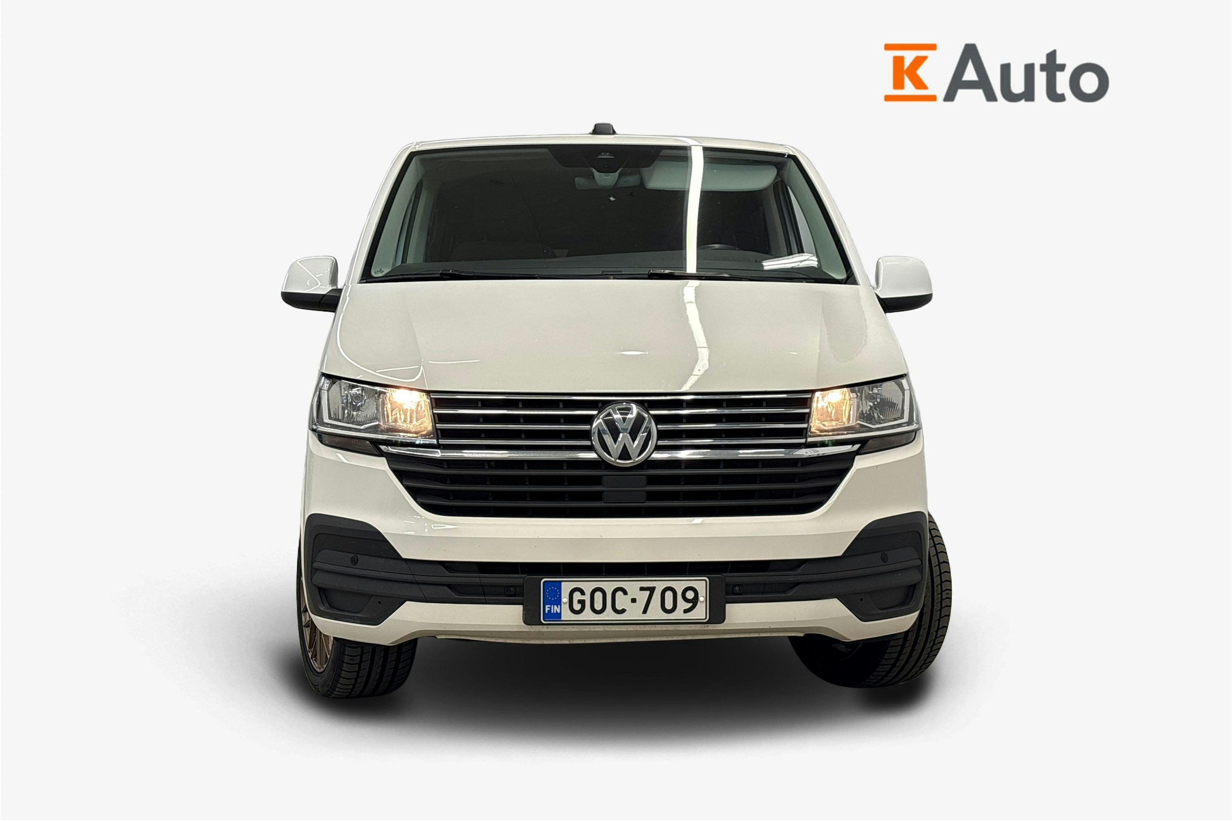 valkoinen Volkswagen Caravelle 2021 kuva 4.