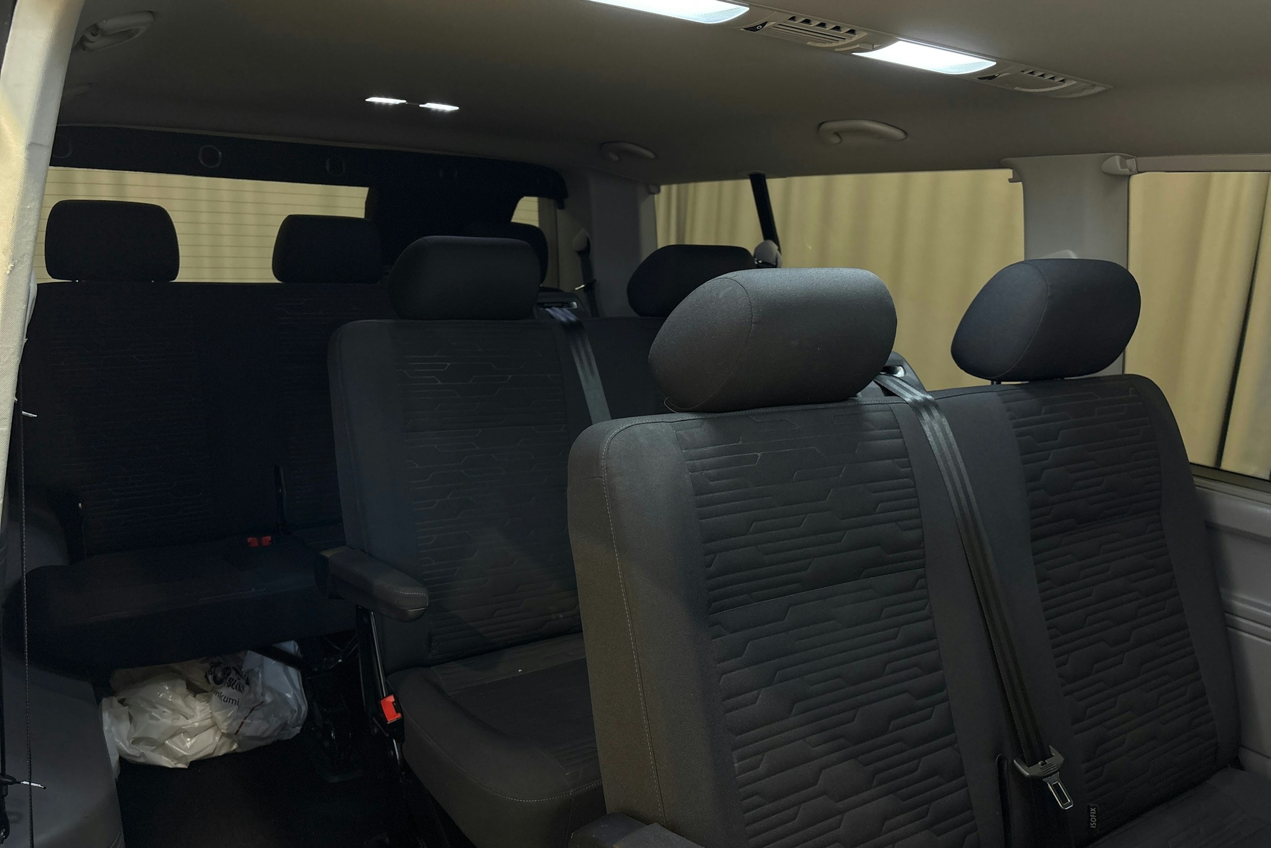 valkoinen Volkswagen Caravelle 2021 kuva 10.