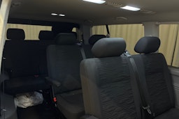 valkoinen Volkswagen Caravelle 2021 kuva 10.