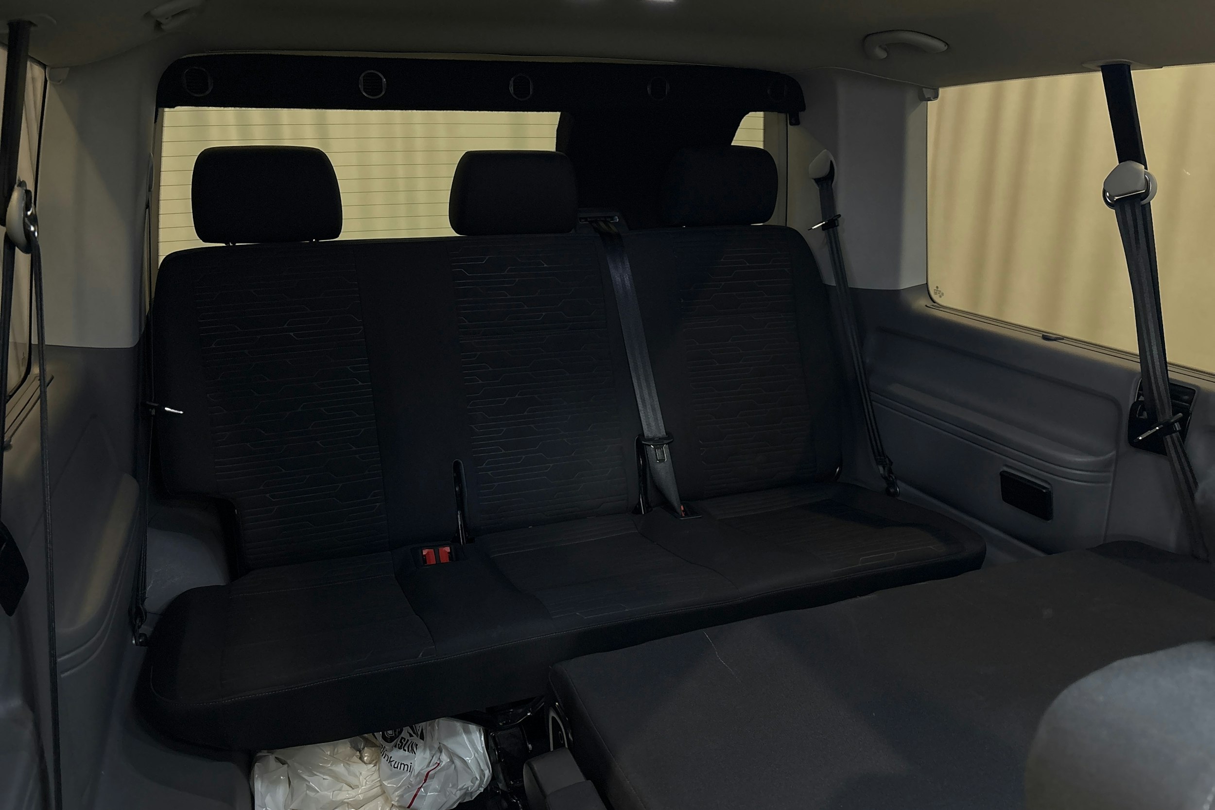 valkoinen Volkswagen Caravelle 2021 kuva 11.