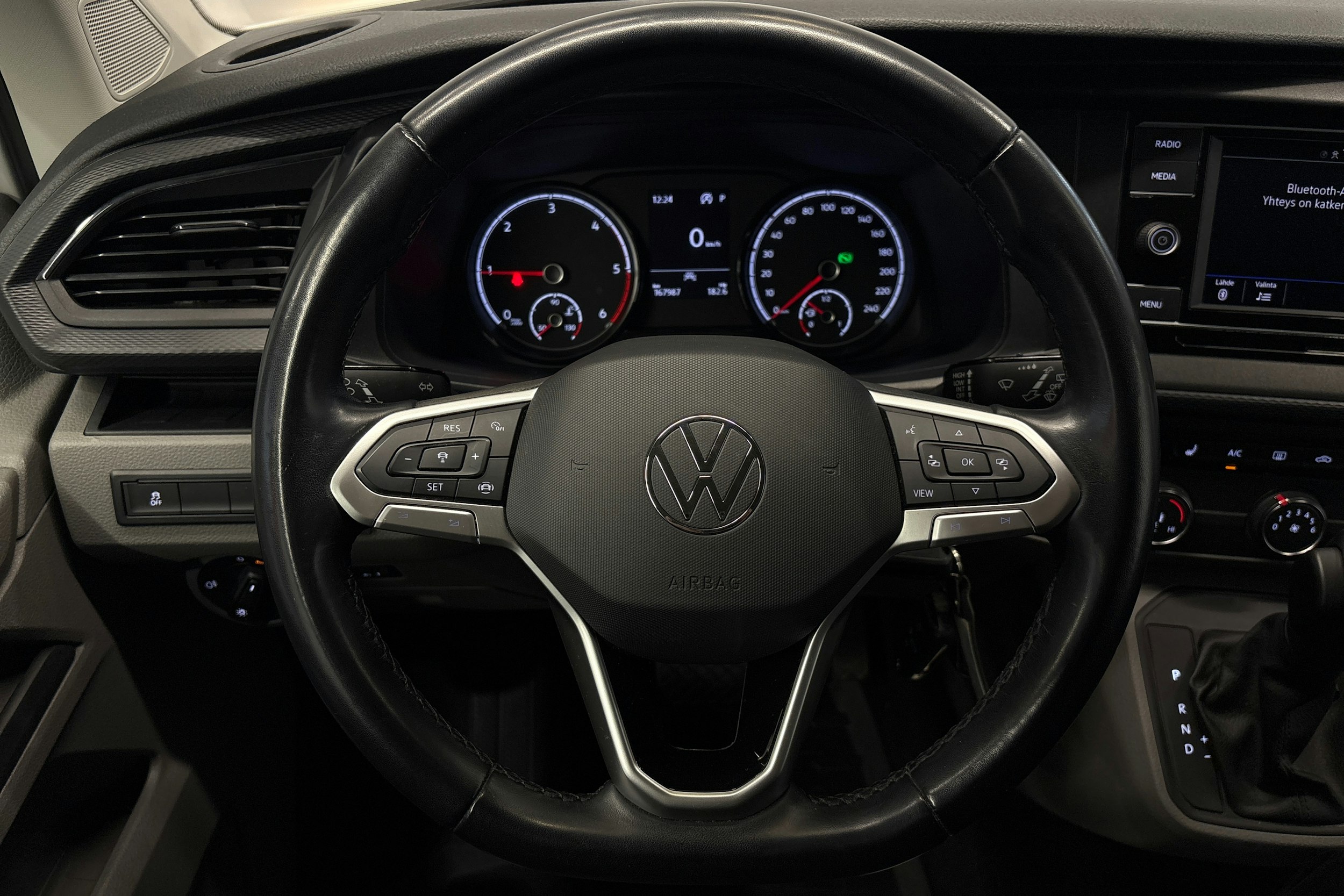 valkoinen Volkswagen Caravelle 2021 kuva 12.