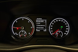 valkoinen Volkswagen Caravelle 2021 kuva 15.