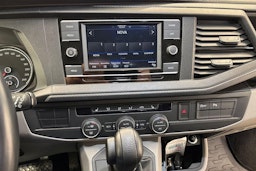 valkoinen Volkswagen Caravelle 2021 kuva 7.