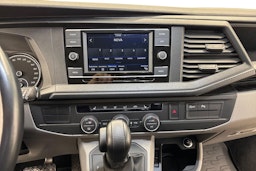 valkoinen Volkswagen Caravelle 2021 kuva 9.