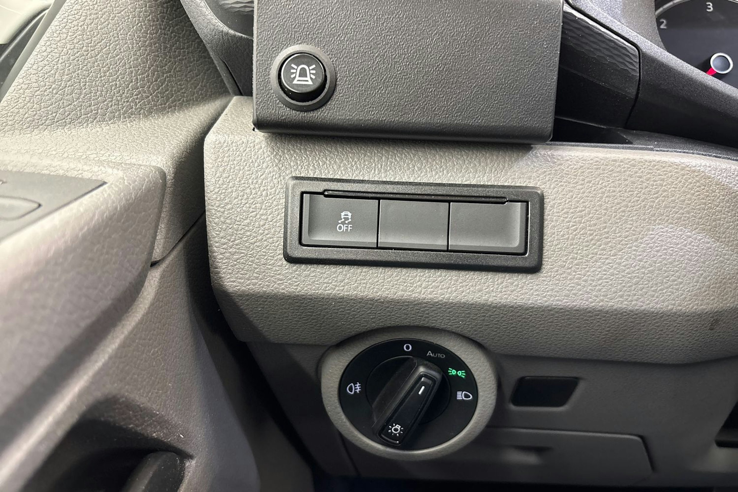 valkoinen Volkswagen Caravelle 2021 kuva 16.